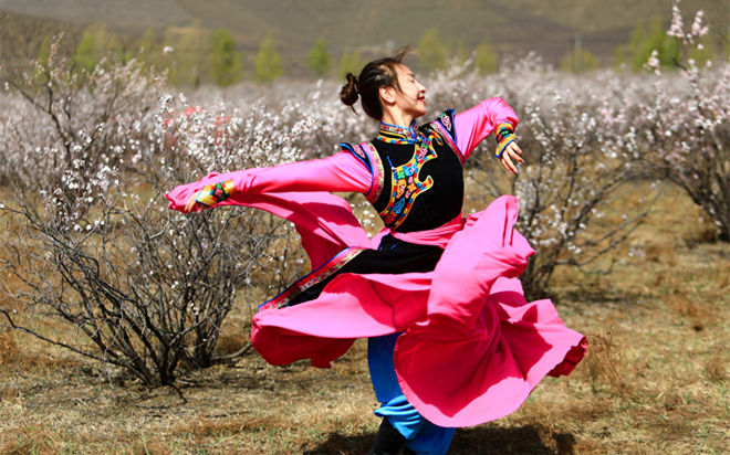 A scenic view of Yili Nadaqi Niulu Guandimiao