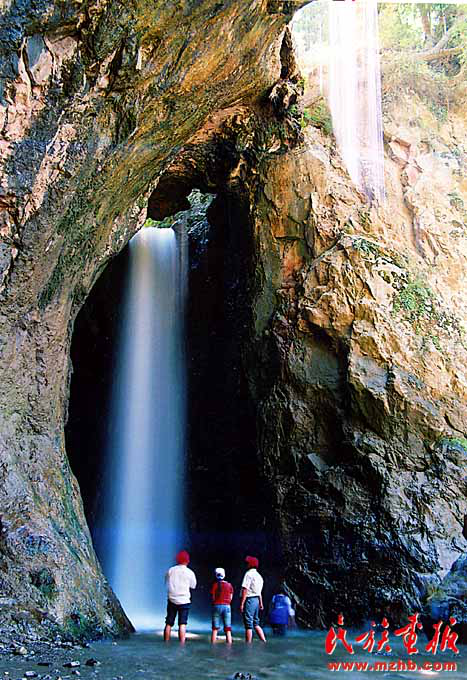 A scenic view of Yili Xiaohongnahai Shirenmu