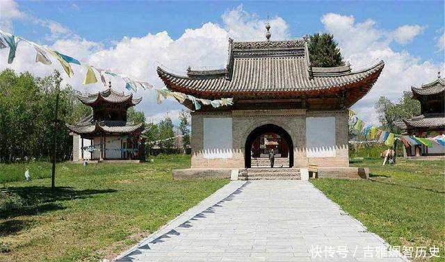 A scenic view of Yili Zhaosu Shengyou Miao