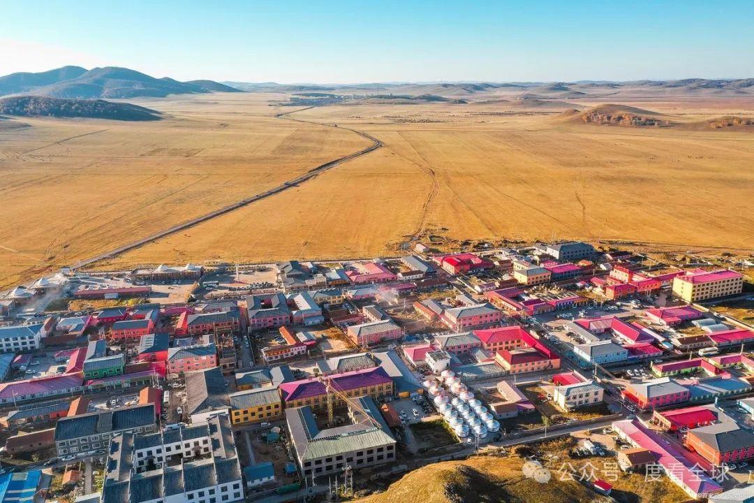A scenic view of Yili Zhaosu Shengyou Miao