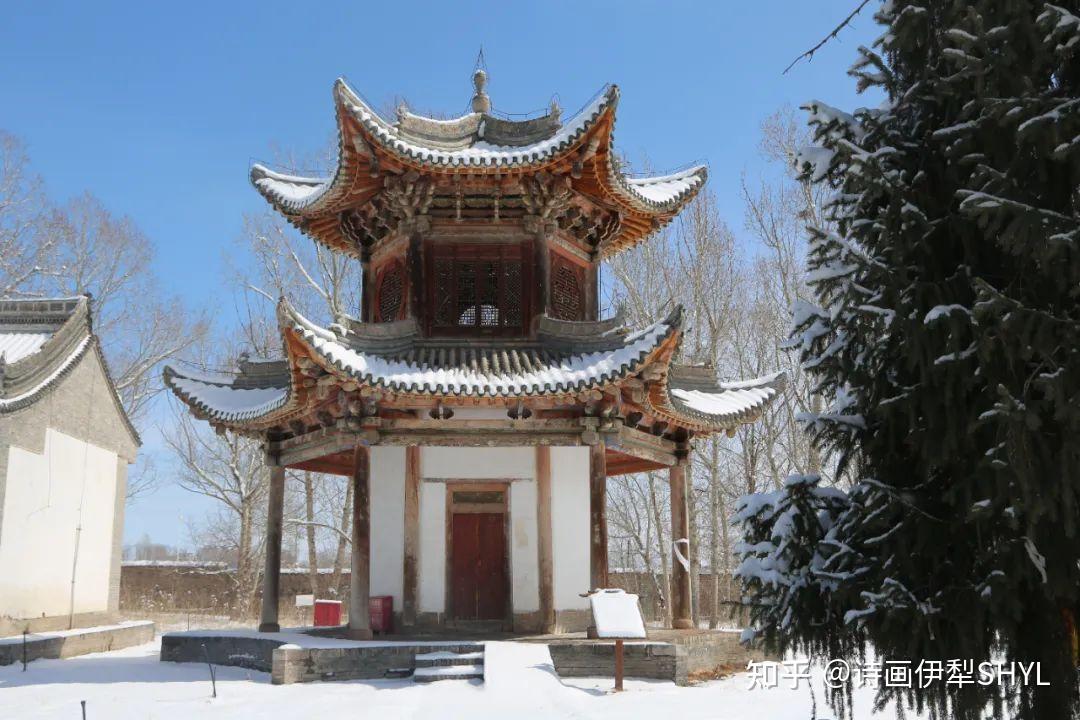 A scenic view of Yili Zhaosu Shengyou Miao