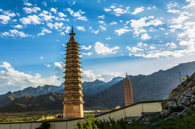 A scenic view of Yinchuan Baisikou Shuangta