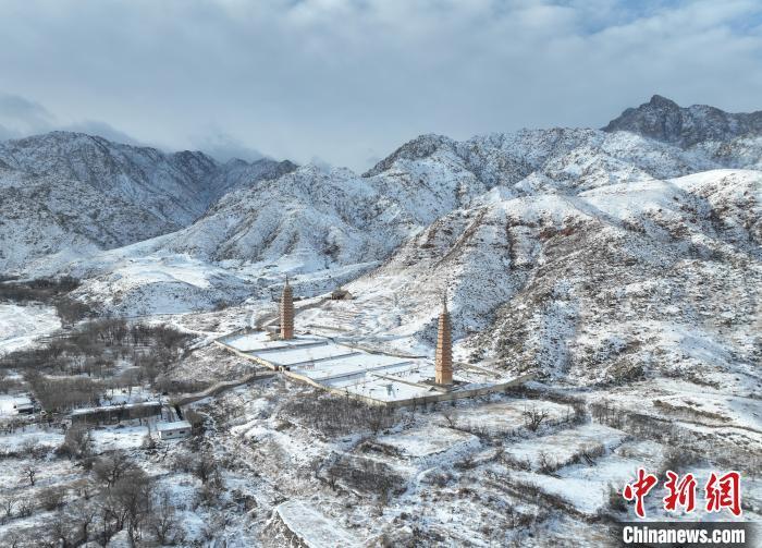 A scenic view of Yinchuan Baisikou Shuangta