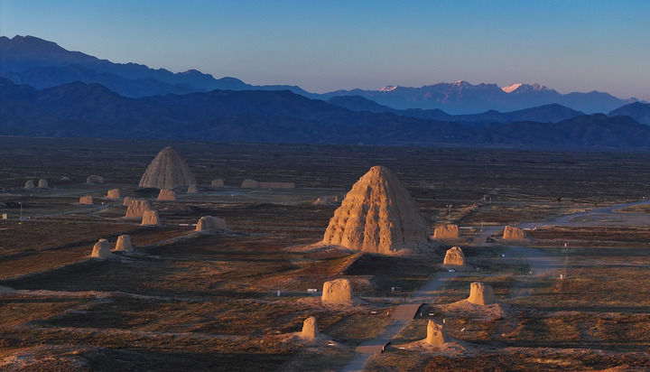 A scenic view of Yinchuan Xixialing