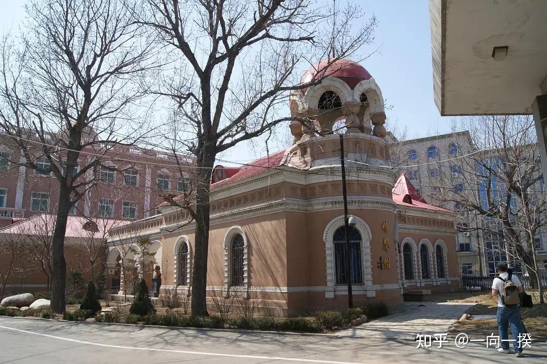 A scenic view of Yingkou Eguo Lingshiguan Jiuzhi
