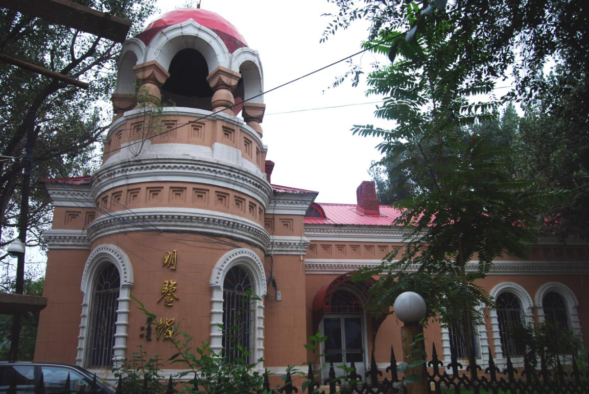 A scenic view of Yingkou Eguo Lingshiguan Jiuzhi