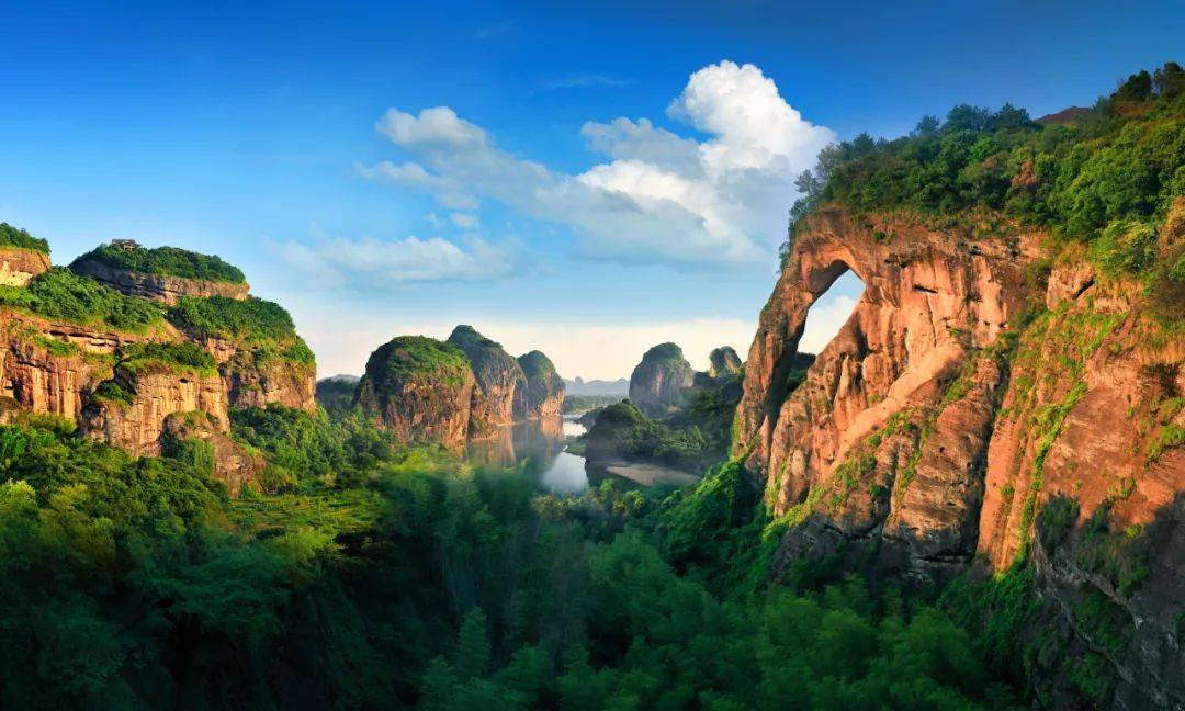 A scenic view of Yingtan Longhushan Gu Jianzhuqun