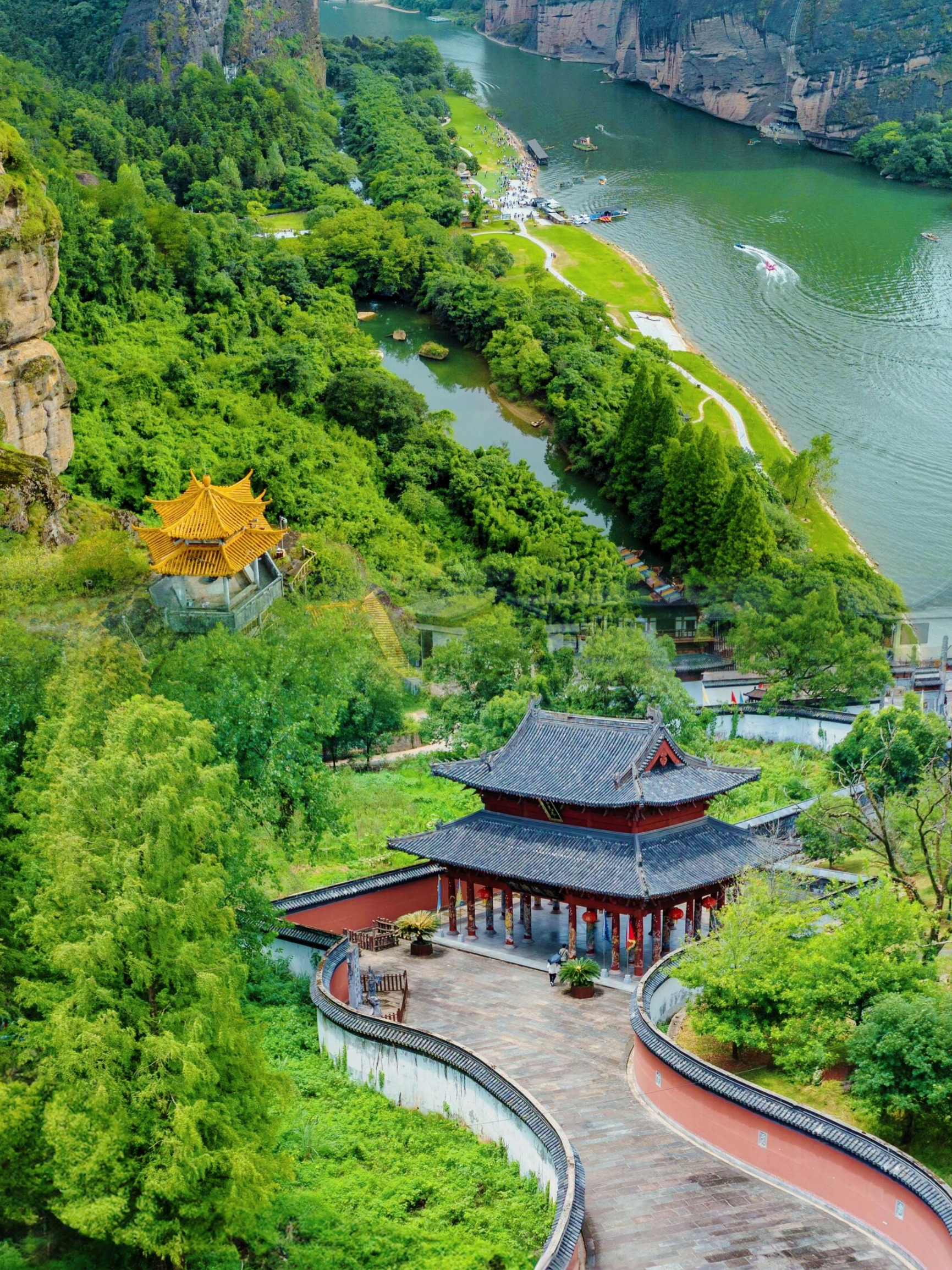 A scenic view of Yingtan Longhushan Gu Jianzhuqun
