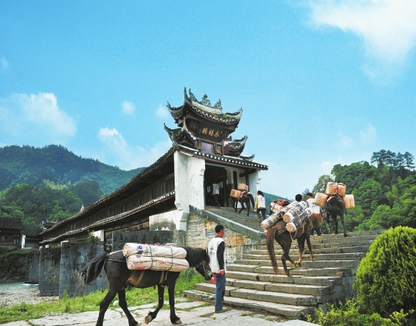 A scenic view of Yiyang Anhua Fengyuqiao