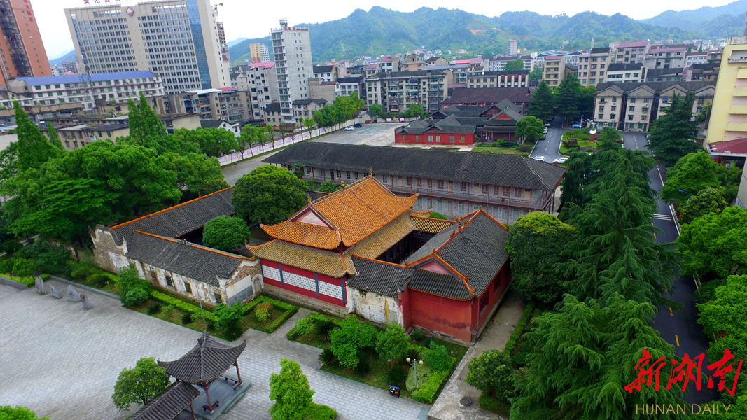 A scenic view of Yiyang Meicheng Wenwu Miao Gujianzhuqun
