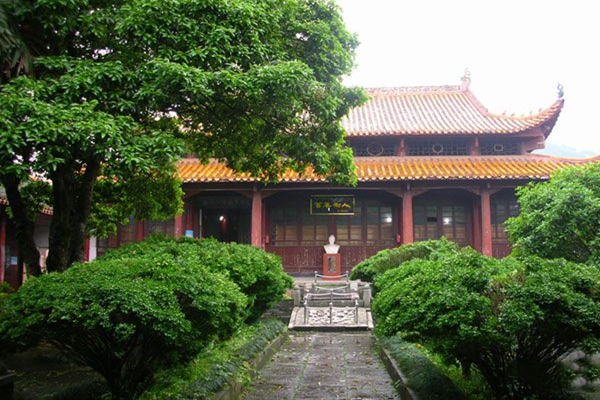 A scenic view of Yiyang Meicheng Wenwu Miao Gujianzhuqun