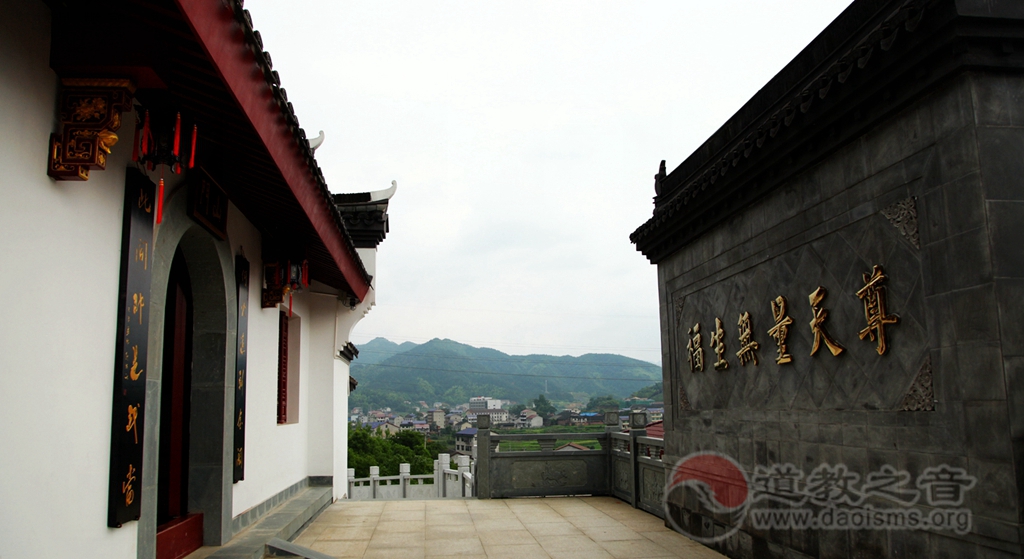 A scenic view of Yiyang Meicheng Wenwu Miao Gujianzhuqun