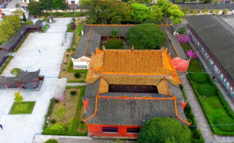 A scenic view of Yiyang Meicheng Wenwu Miao Gujianzhuqun