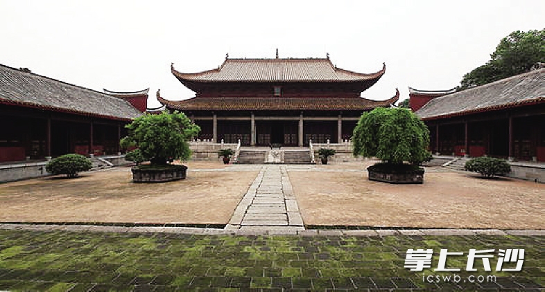 A scenic view of Yiyang Meicheng Wenwu Miao Gujianzhuqun