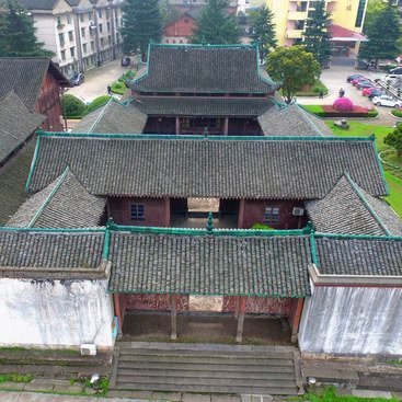 A scenic view of Yiyang Meicheng Wenwu Miao Gujianzhuqun