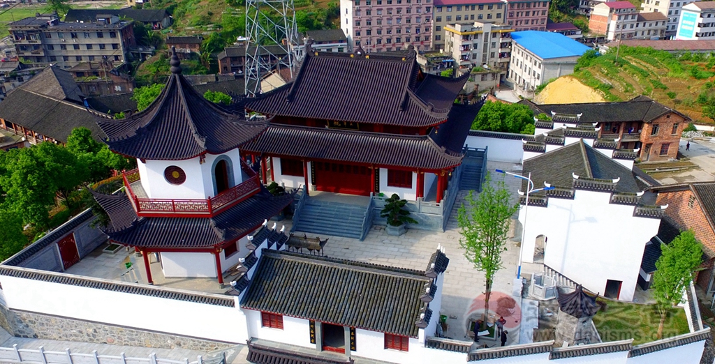 A scenic view of Yiyang Meicheng Wenwu Miao Gujianzhuqun