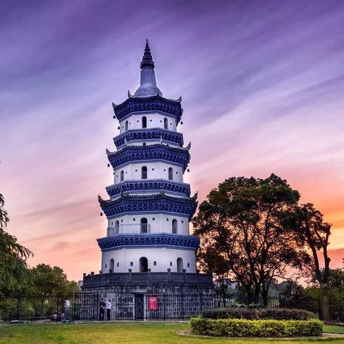 A scenic view of Yongzhou Huilongta