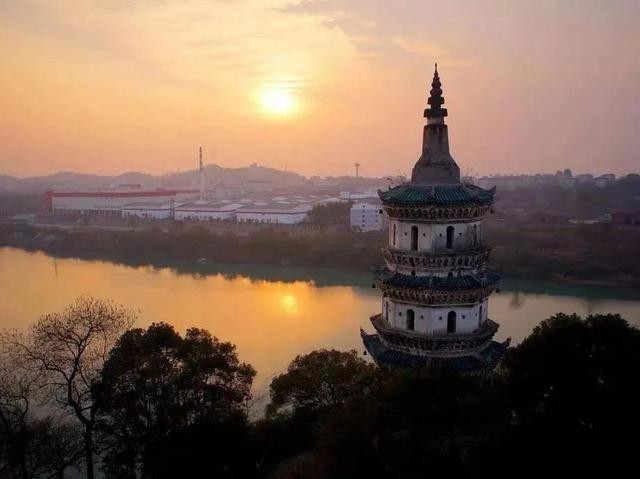 A scenic view of Yongzhou Huilongta