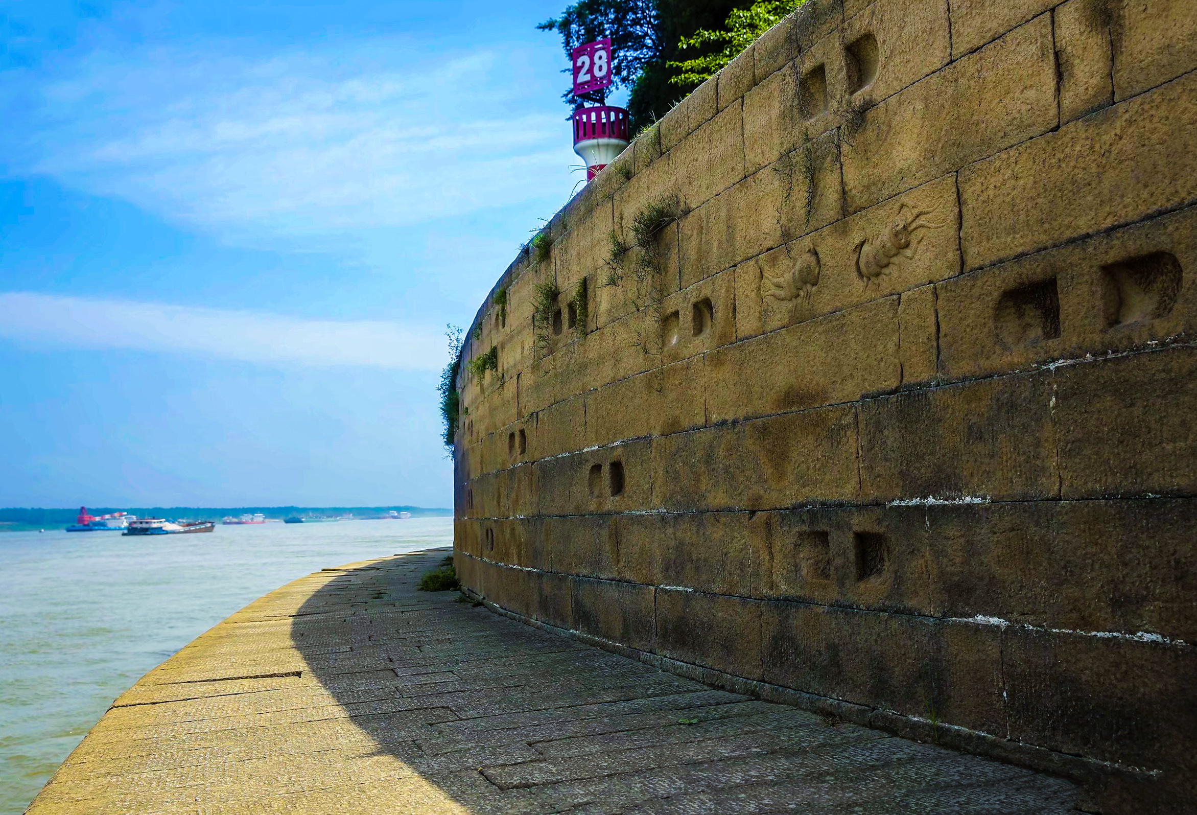 A scenic view of Yueyang Dajit Yizhi