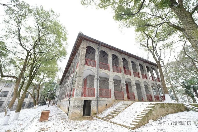 A scenic view of Yueyang Jiaohui Xuexiao