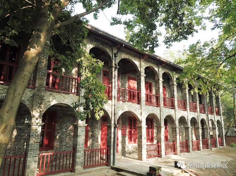 A scenic view of Yueyang Jiaohui Xuexiao