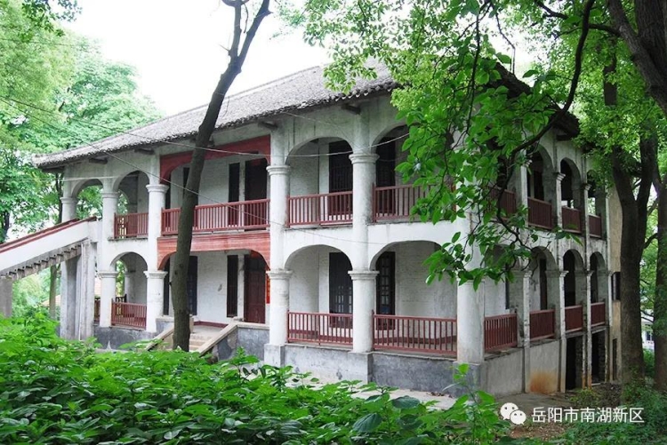 A scenic view of Yueyang Jiaohui Xuexiao