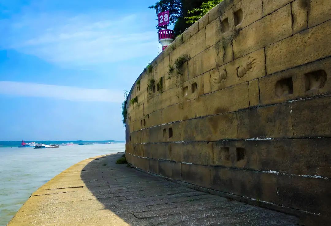 A scenic view of Yueyang Tonggushan Yizhi