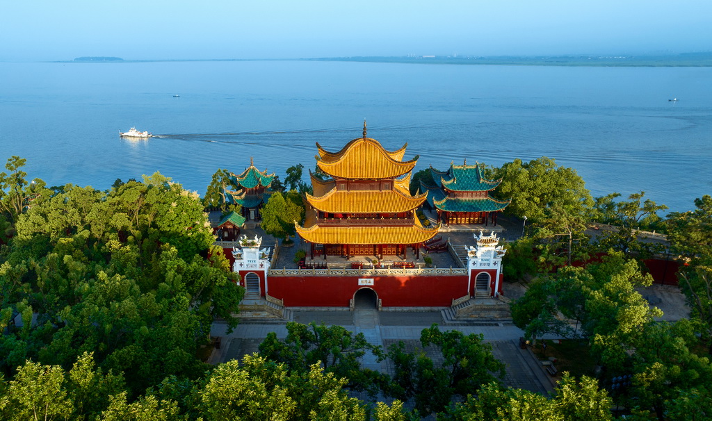 A scenic view of Yueyang Yueyanglou