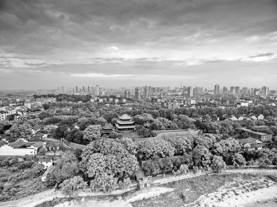 A scenic view of Yueyang Yuezhouguan