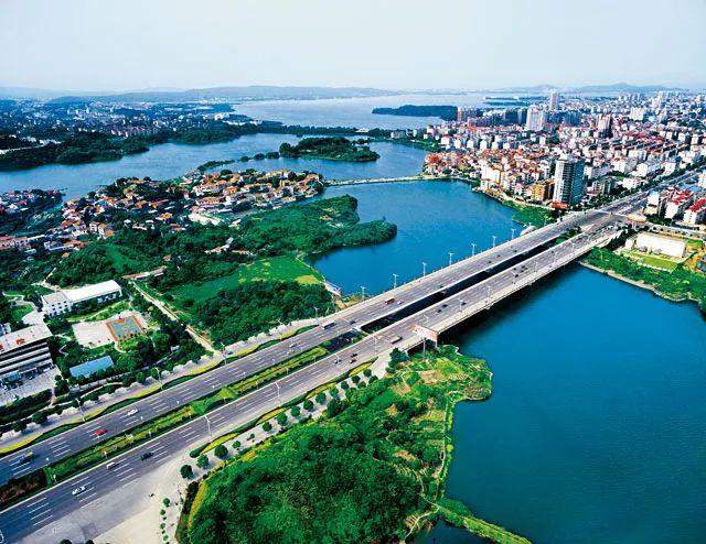 A scenic view of Yueyang Yuezhouguan