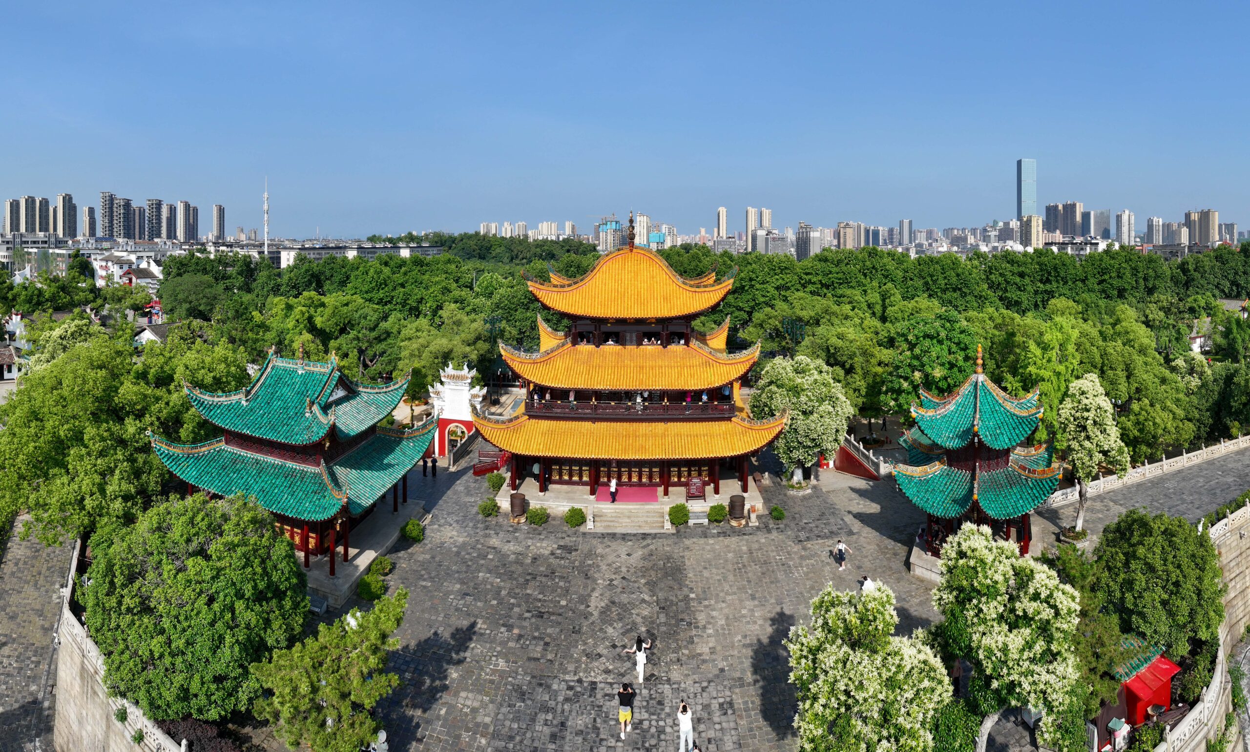 A scenic view of Yueyang Yuezhouguan