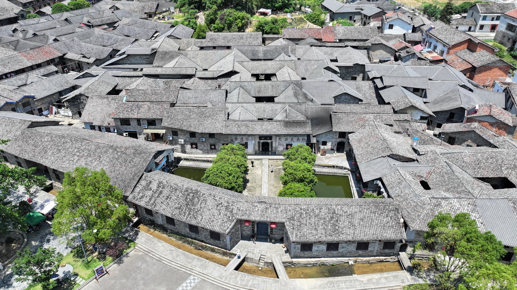 A scenic view of Yueyang Zhangguyingcun Gujianzhuqun