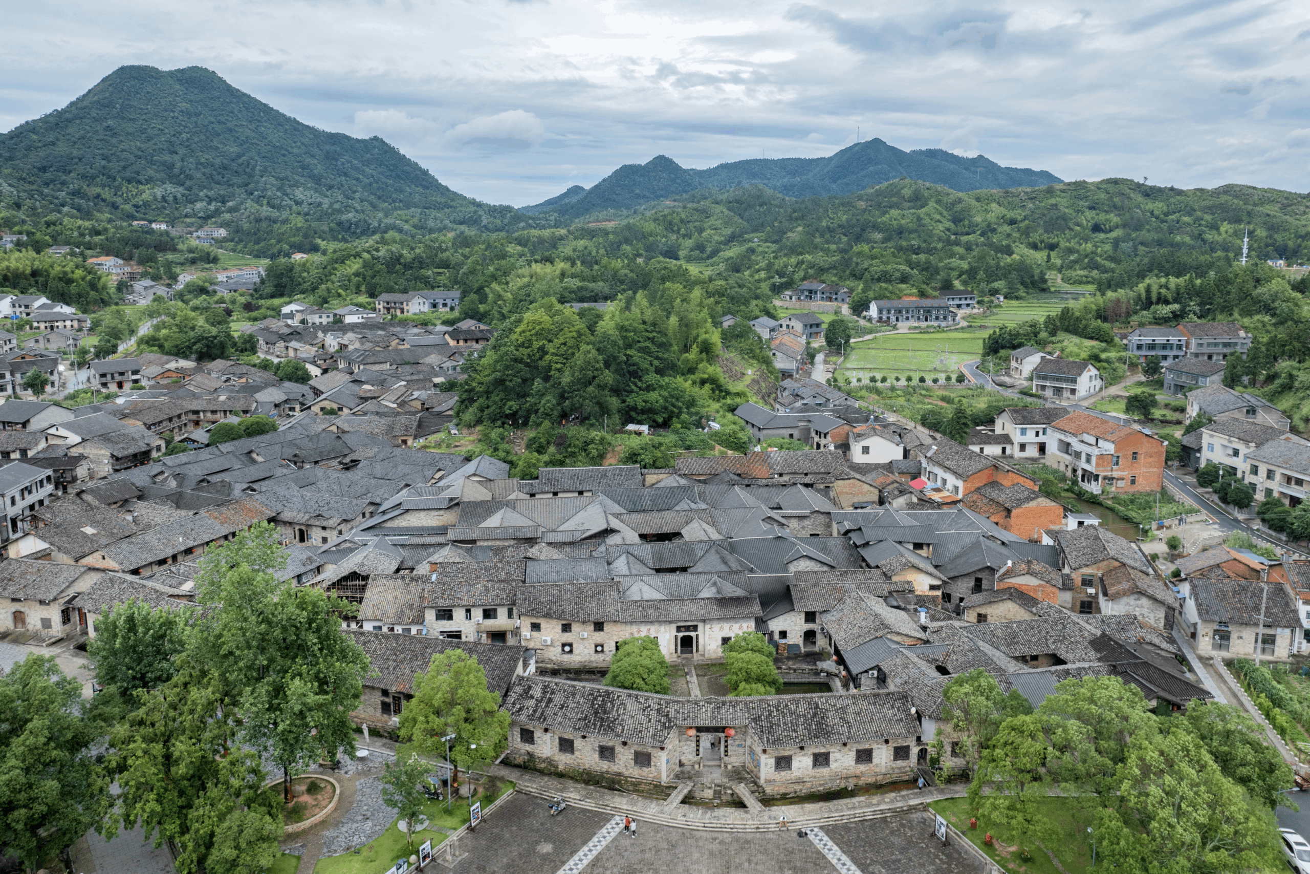 A scenic view of Yueyang Zhangguyingcun Gujianzhuqun