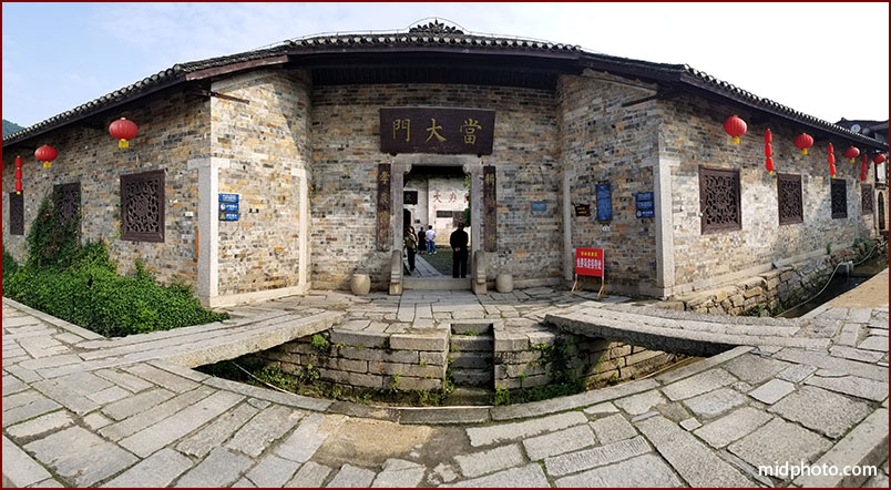 A scenic view of Yueyang Zhangguyingcun Gujianzhuqun