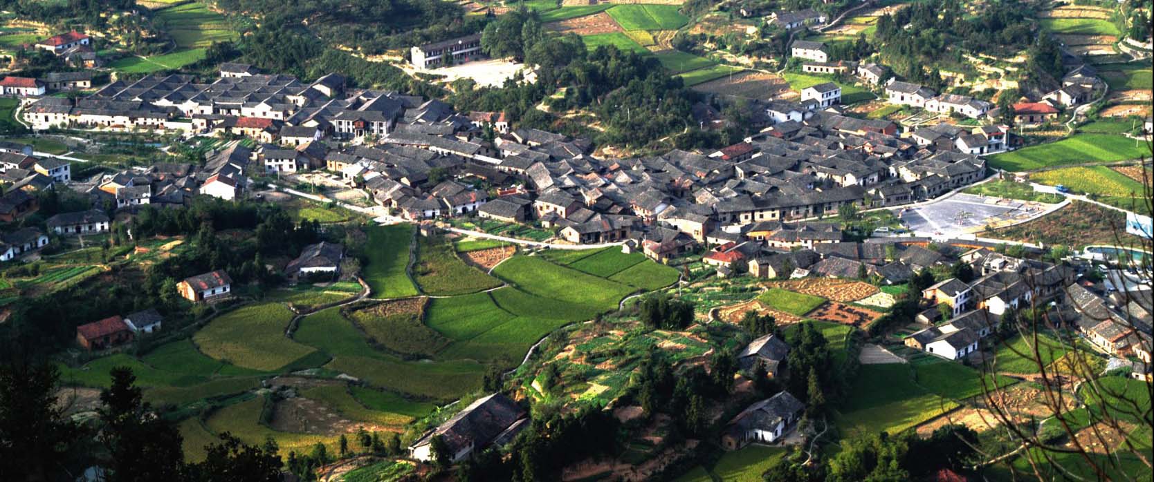 A scenic view of Yueyang Zhangguyingcun Gujianzhuqun