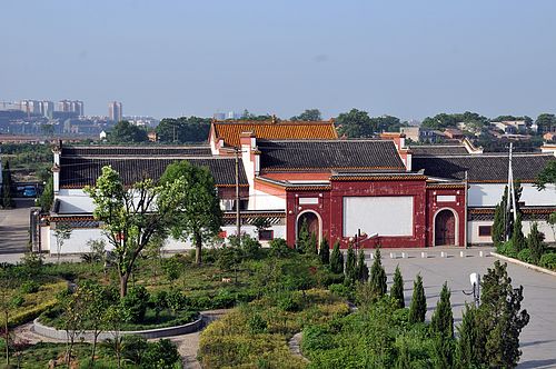 A scenic view of Yueyang Zuowenxianggong Ci