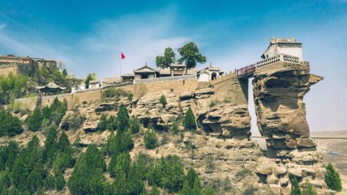 A scenic view of Yulin Baiyunshan Temple
