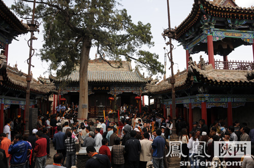 A scenic view of Yulin Baiyunshan Temple