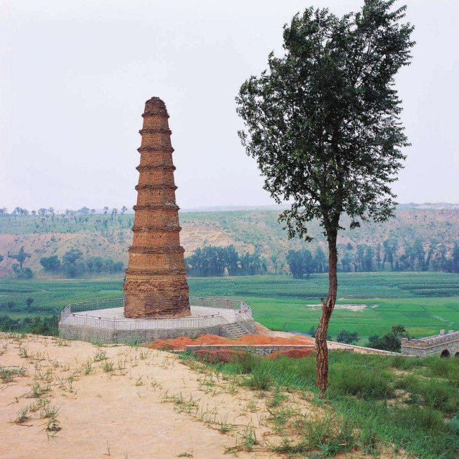 A scenic view of Yulin Hongmen Temple Pagoda