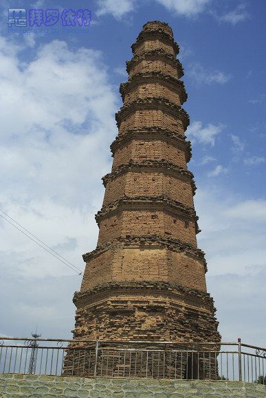 A scenic view of Yulin Hongmen Temple Pagoda
