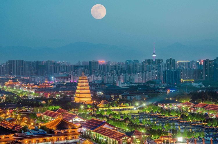 A scenic view of Yulin Hongmen Temple Pagoda