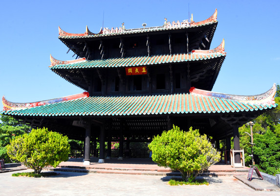 A scenic view of Yulin Jingluetai Zhenwuge