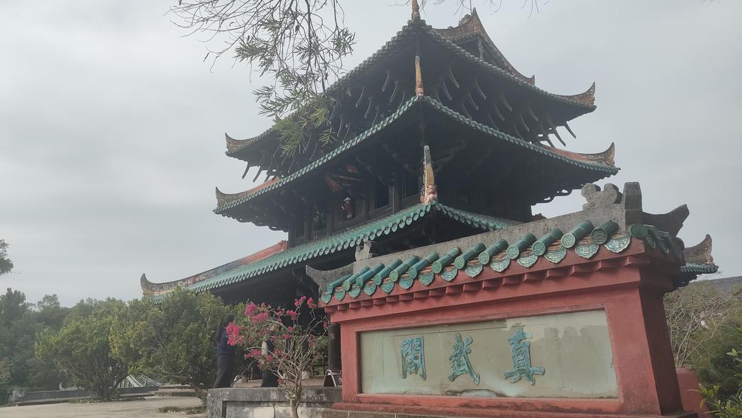 A scenic view of Yulin Jingluetai Zhenwuge