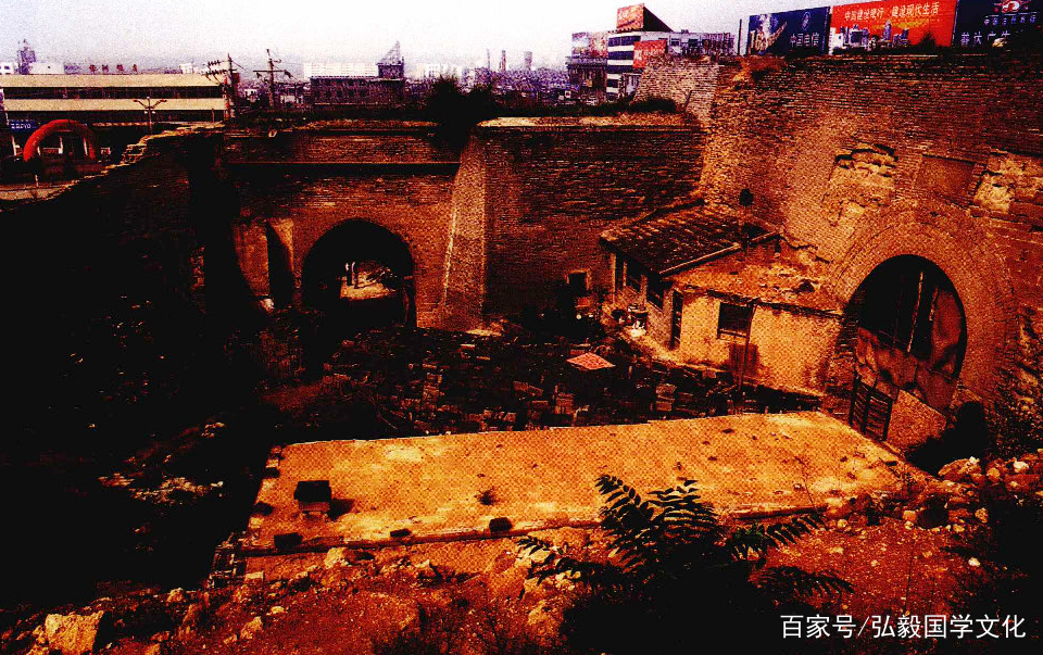 A scenic view of Yulin Zouma Liang Han Tombs