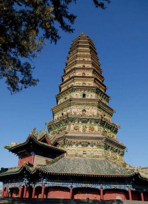 A scenic view of Yuncheng Luyuantou Yongxing Temple Pagoda