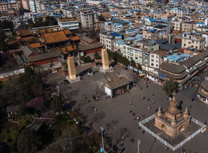 A scenic view of Yuncheng Miaodao Temple Twin Pagodas