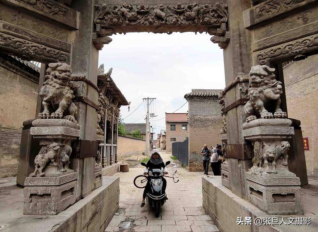 A scenic view of Yuncheng Nanfan Stone Pailou And Beiting