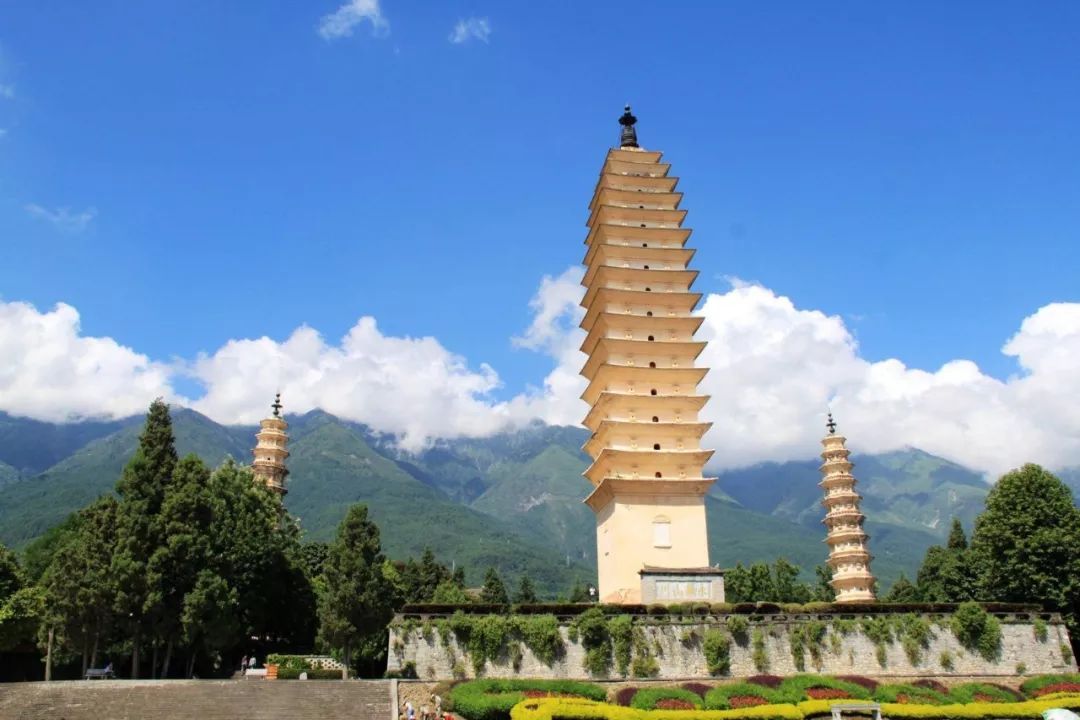 A scenic view of Yuncheng Qiyan Temple Pagoda Forest