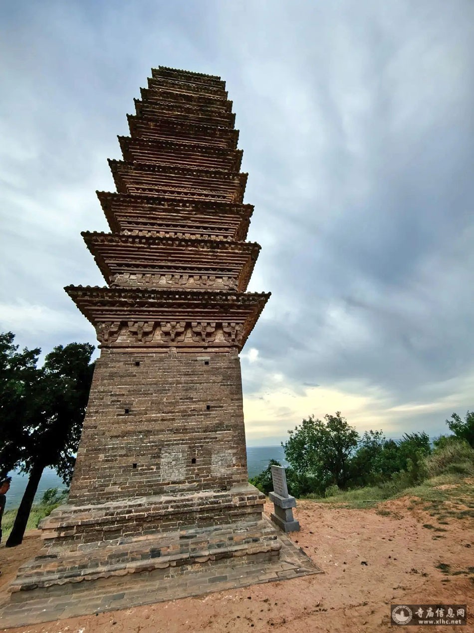 A scenic view of Yuncheng Wanrong Hanquan Pagoda