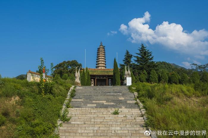 A scenic view of Yuncheng Yongji Wangu Temple